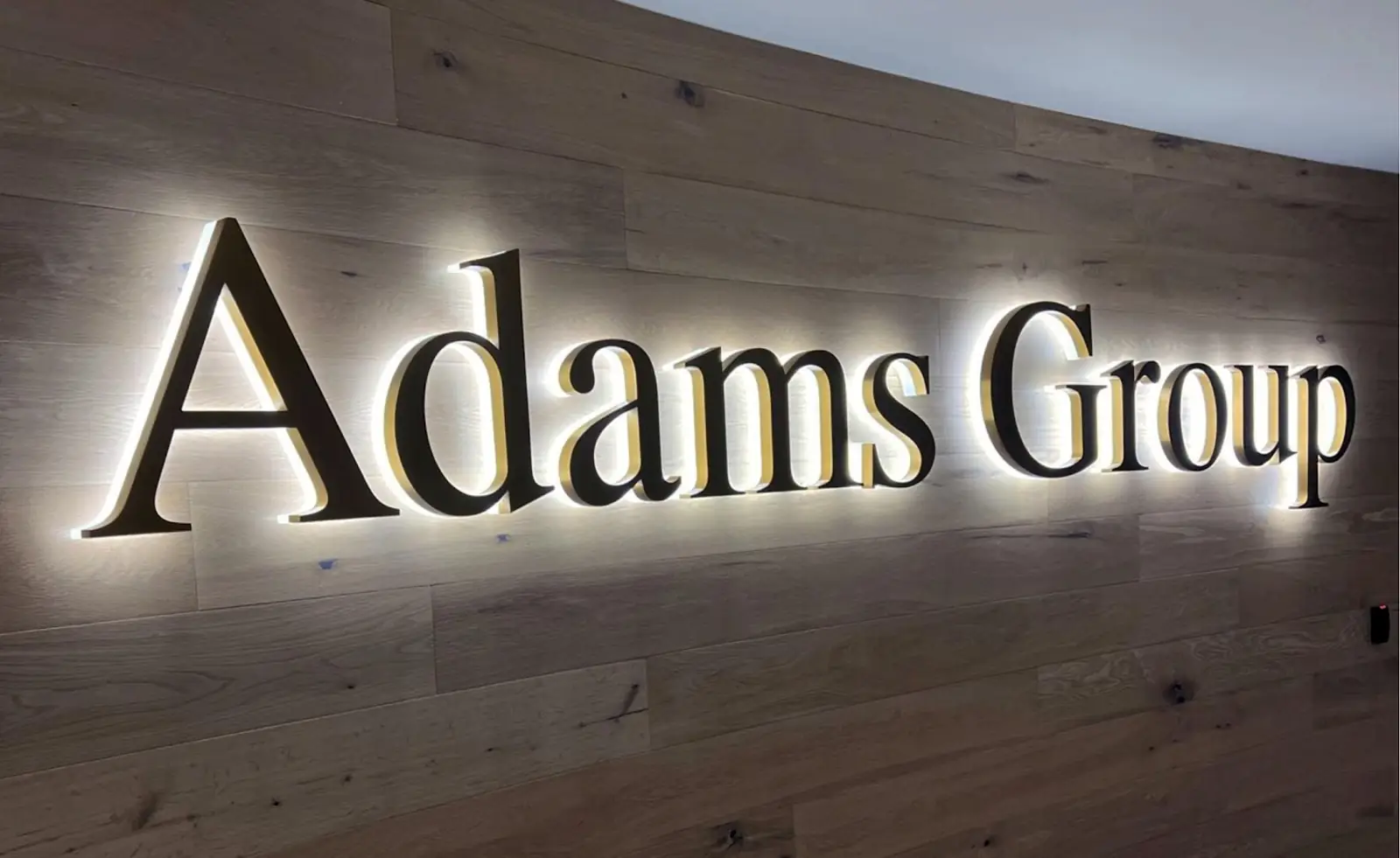 Halo-lit lettering